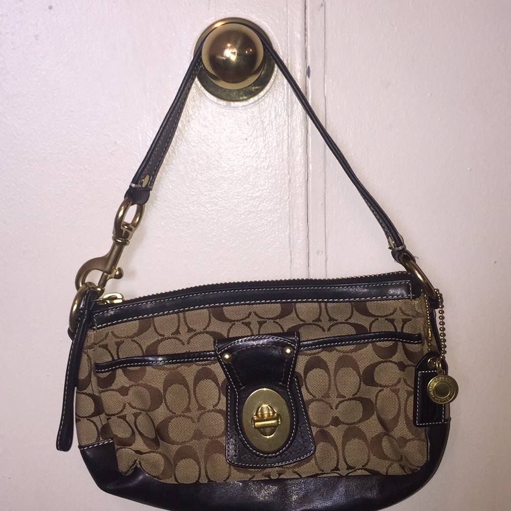 Coach Signature shoulder bag